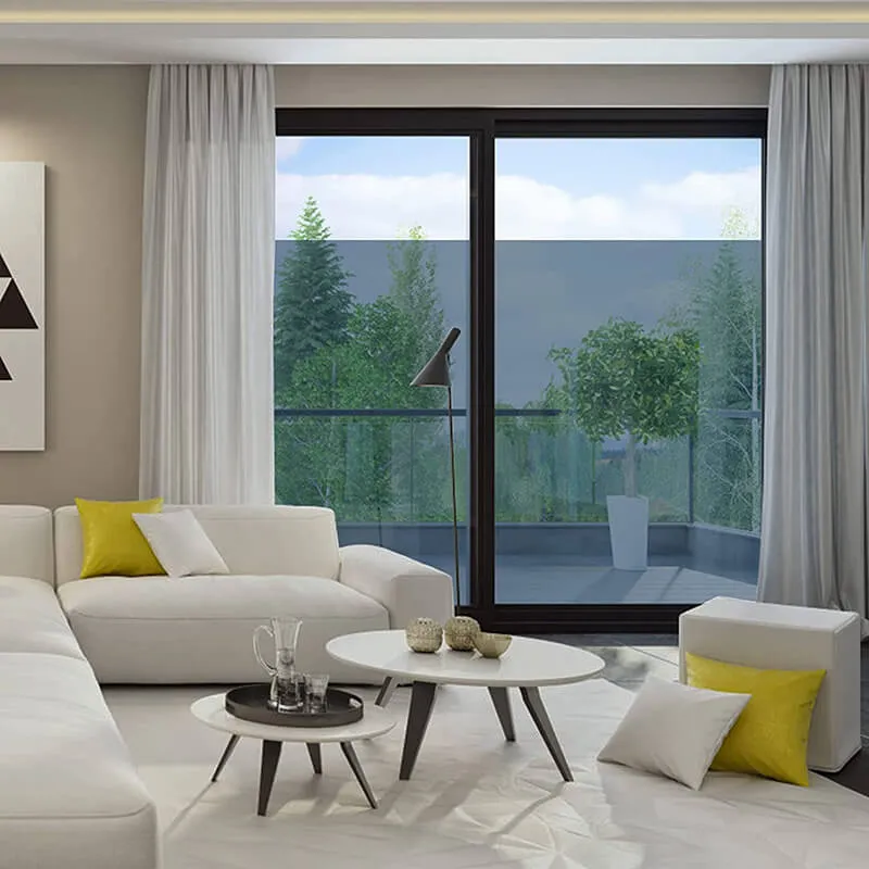 Заклеенные окна плёнкой "Прохлада" в гостиной