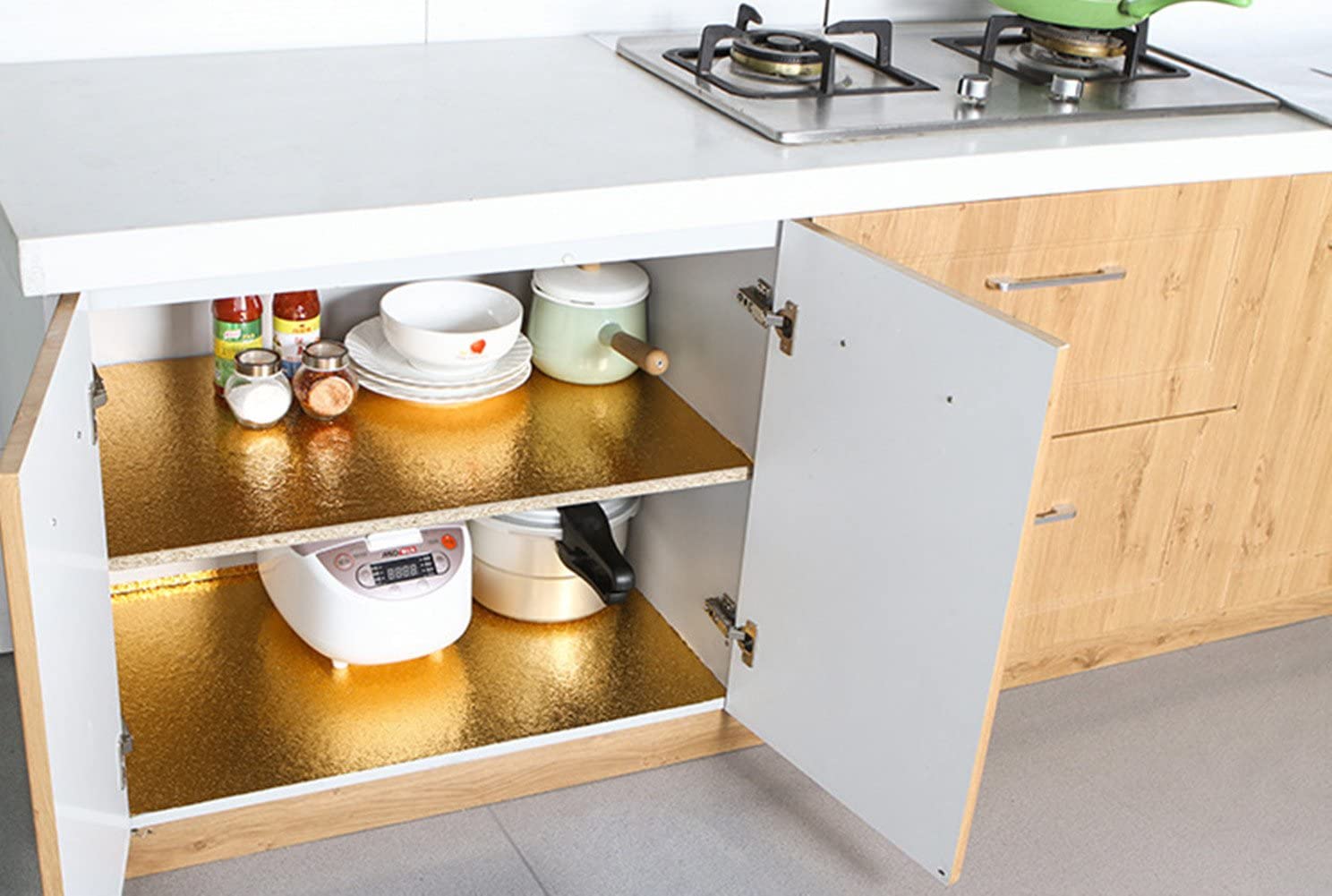 Шкафчик в золотой плёнке Новая жизнь