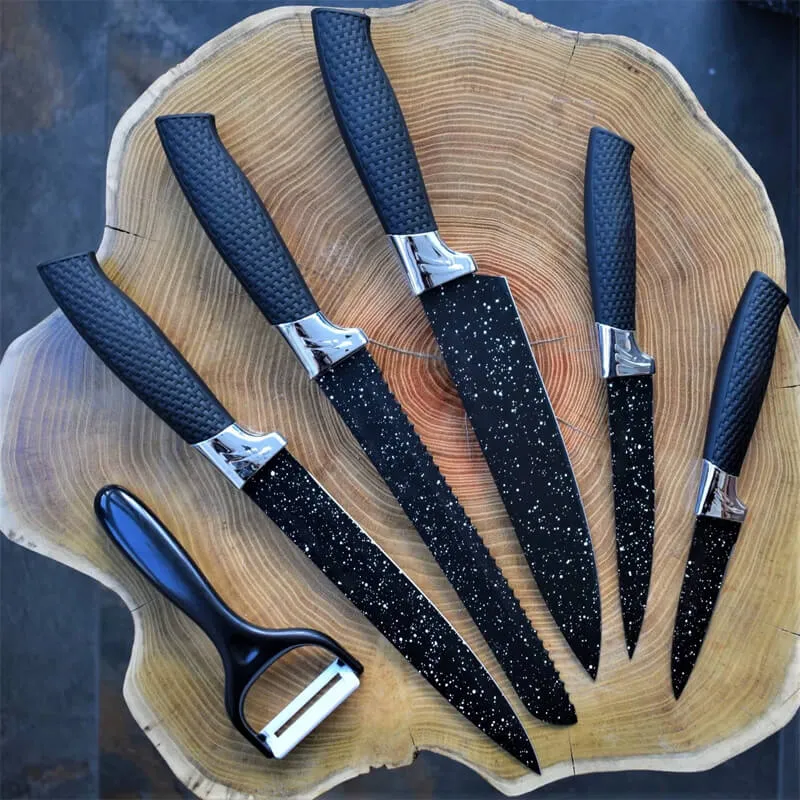 Чёрные ножи ZEP на спиле дерева