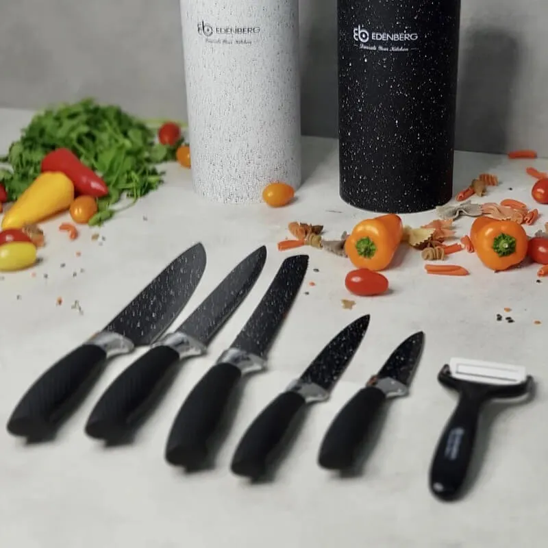 Чёрные ножи ZEP на фоне нарезанных овощей и двух подставок для ножей