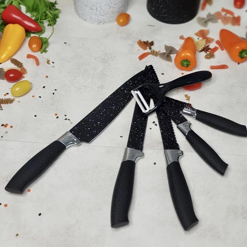 Чёрные ножи ZEP на белом столе