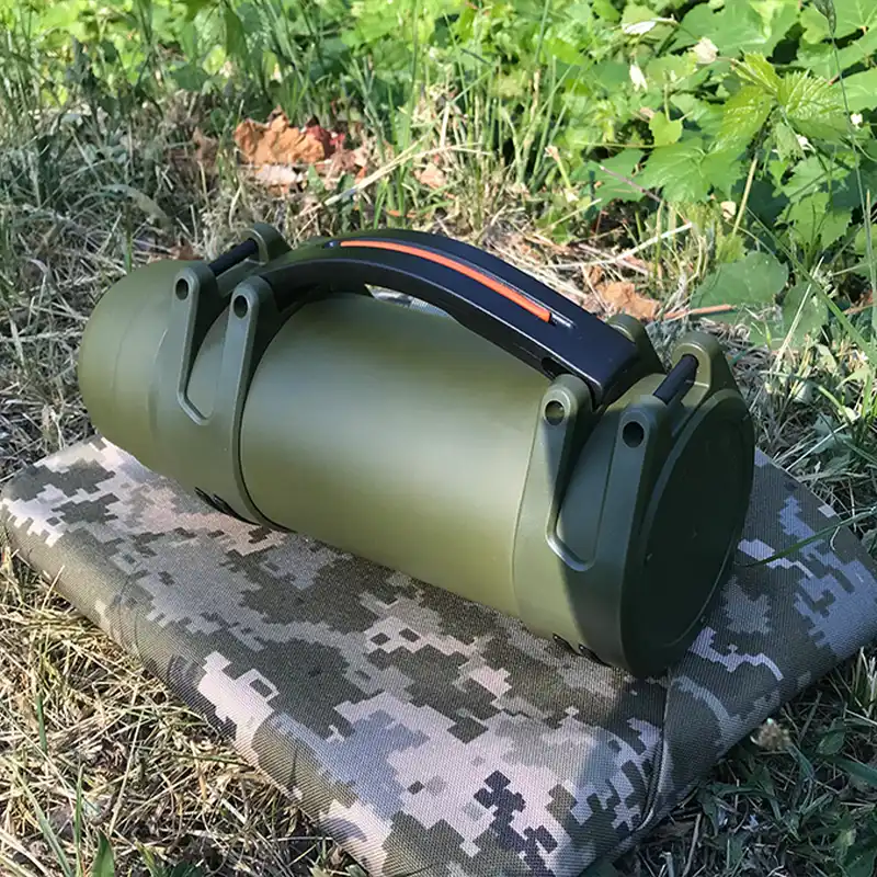 Термос Antarctica K46 лежит на камуфляже