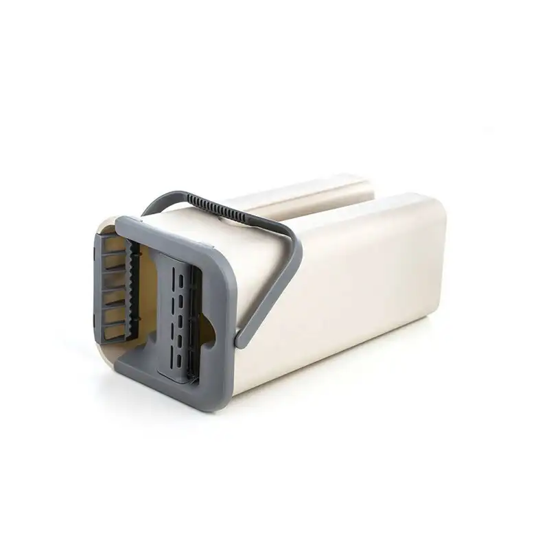 Ведро с отжимом Clean Master лежит на боку