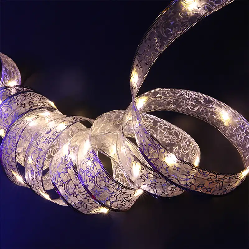 Жёлтая светодиодная лента на новогоднюю елку