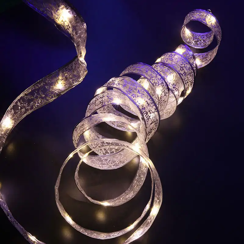 Белая светодиодная лента на новогоднюю елку