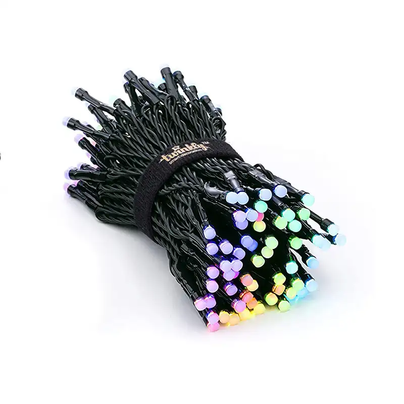 Моток гирлянды Twinkly светится при дневном освещении