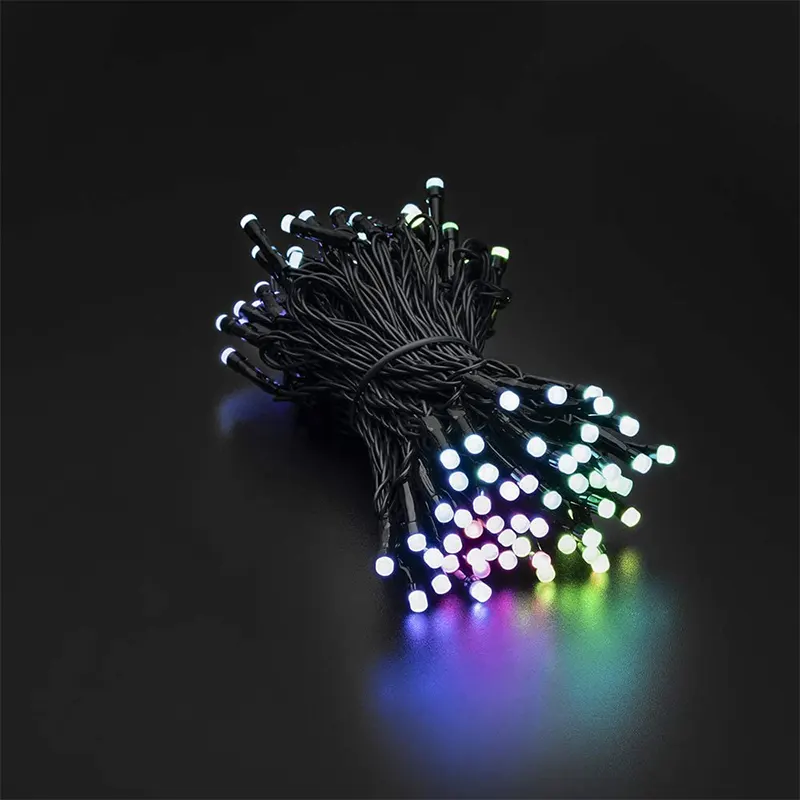 Смотанная гирлянда Twinkly светится в темноте