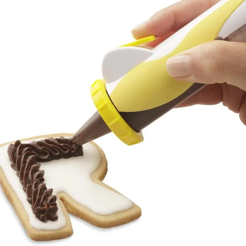 Украшение печенья с помощью электрического шприца