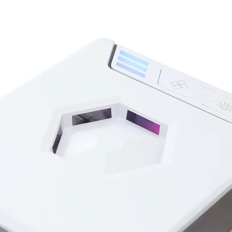 Отверстие для наливания воды в мини-кондиционер