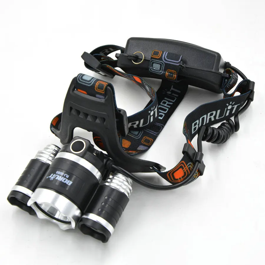 Мощный налобный фонарь лежит на белом фоне