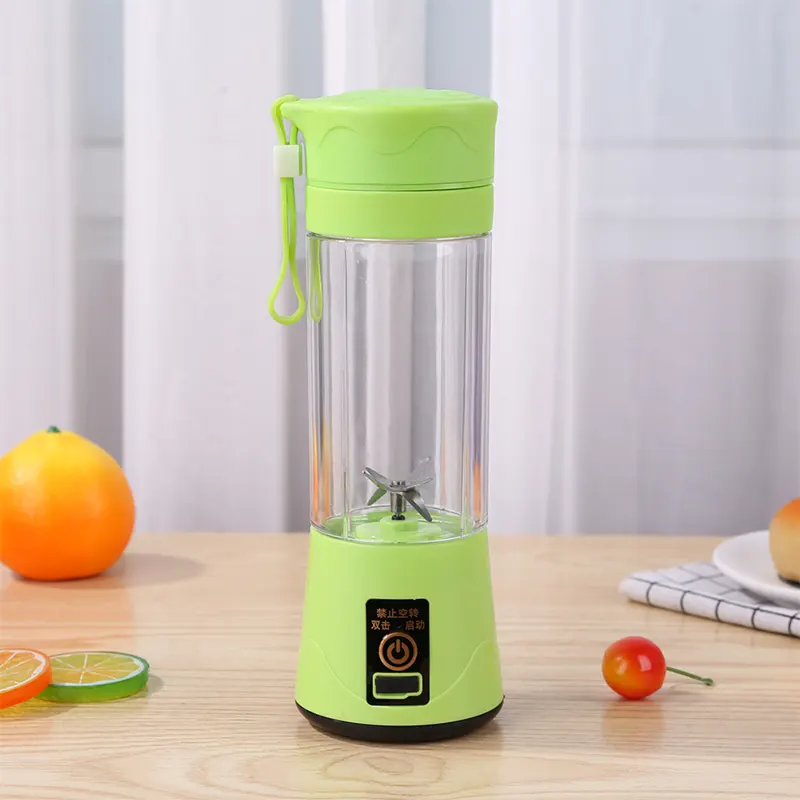 Зелёный аккумуляторный блендер стоит на столе