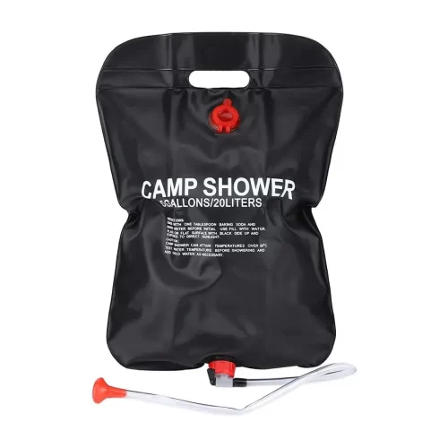 Подвесной душ для дачи и похода на белом фоне