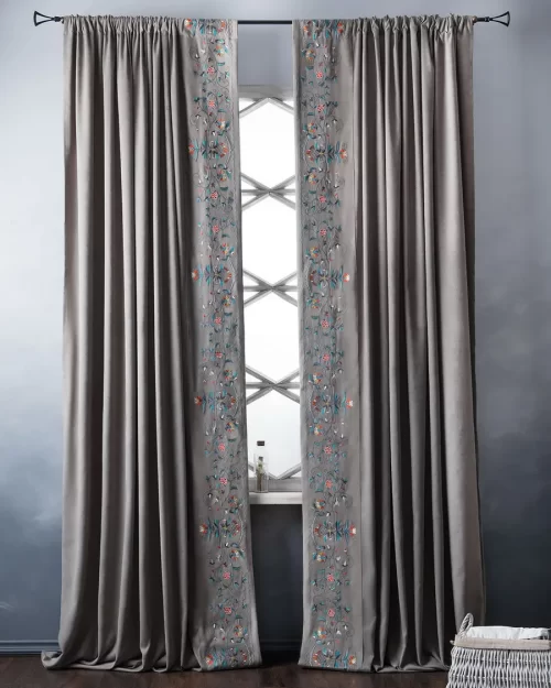Серые шторы Лея