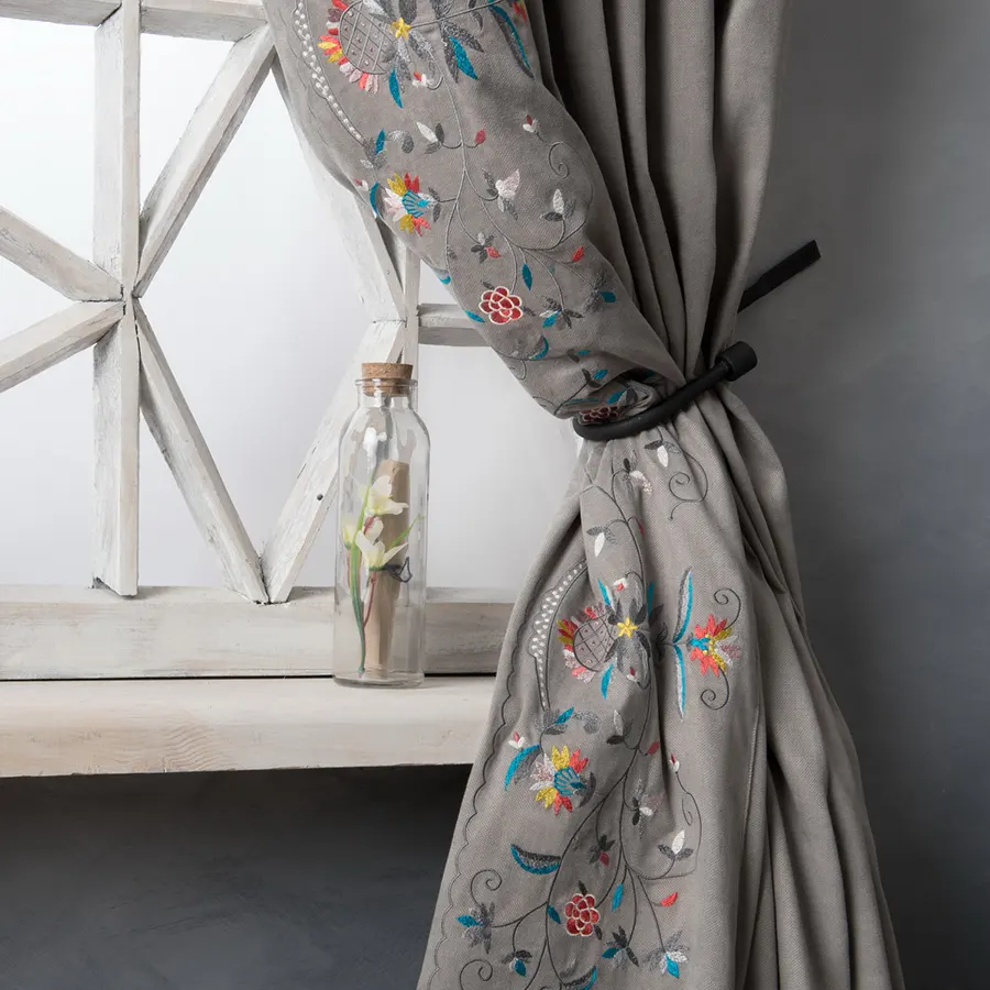 Подхват для серых штор Лея