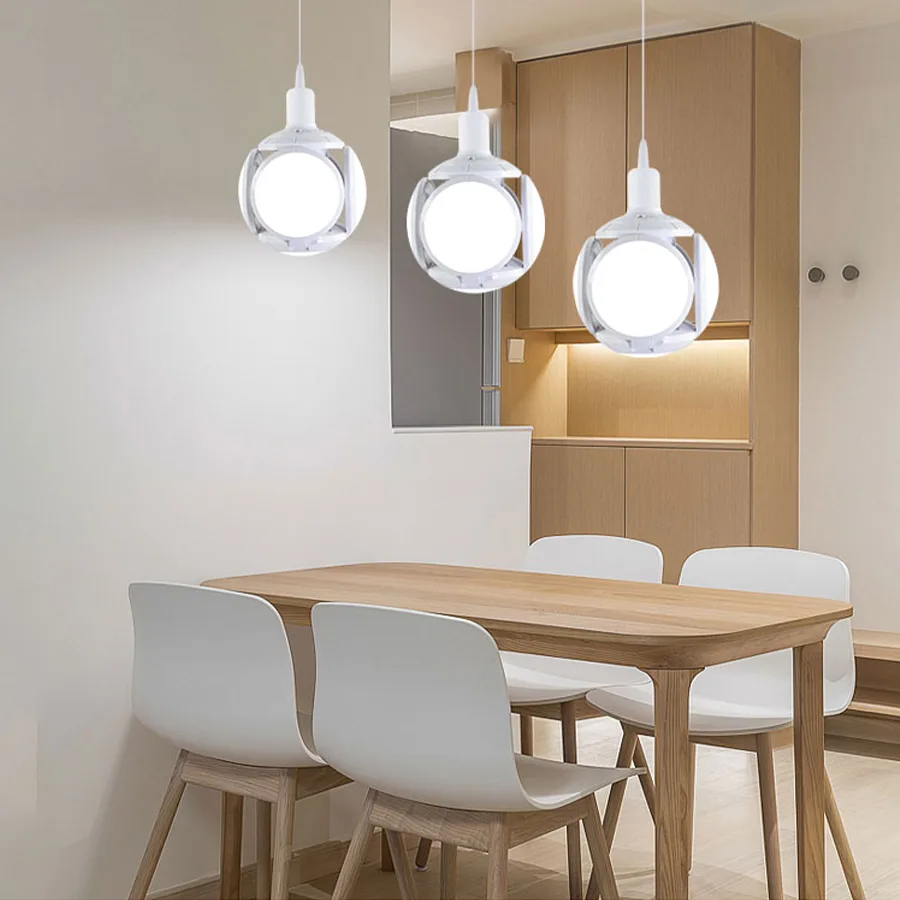 Три раскладных лампы на кухне