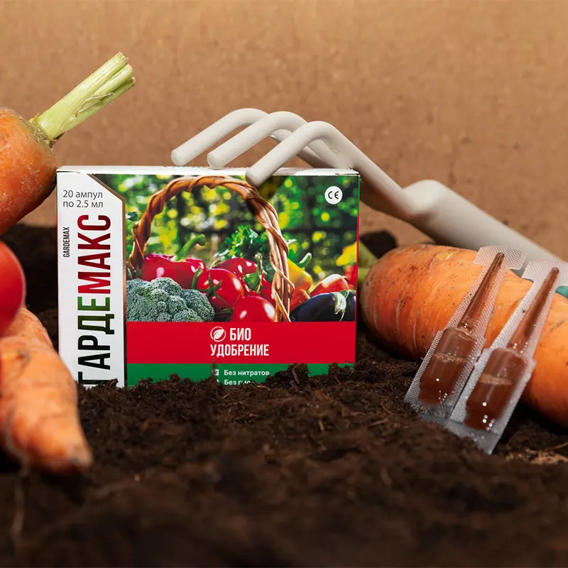 Гардемакс в земле на фоне морковки