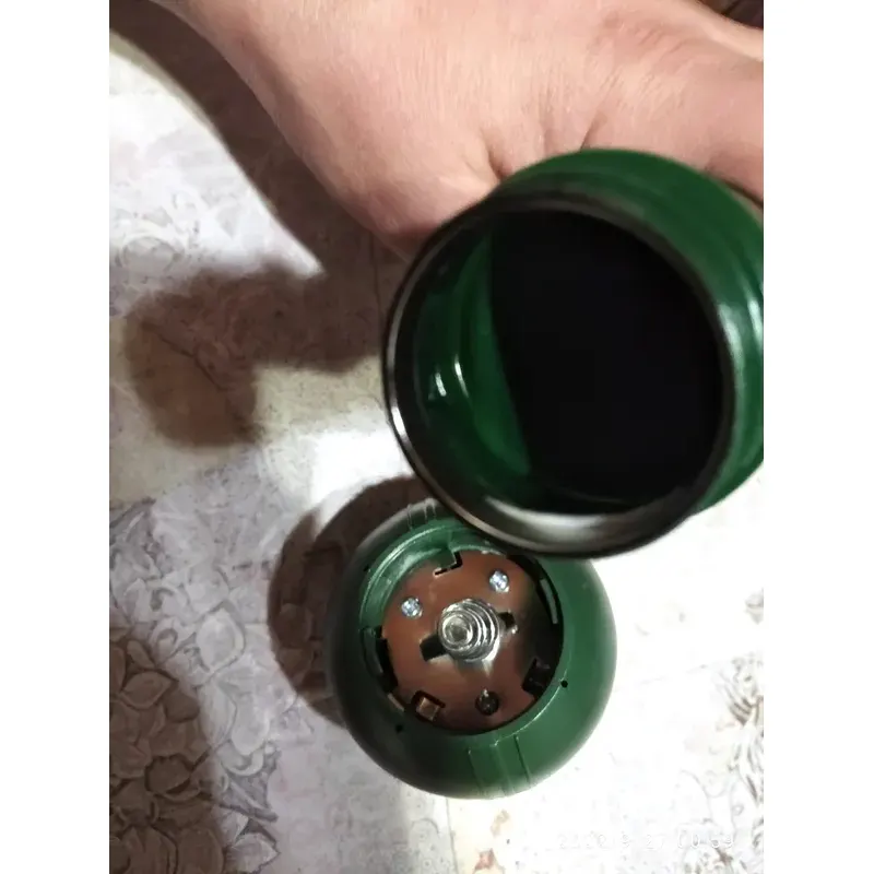 Откручиваемая крышка отпугивателя кротов