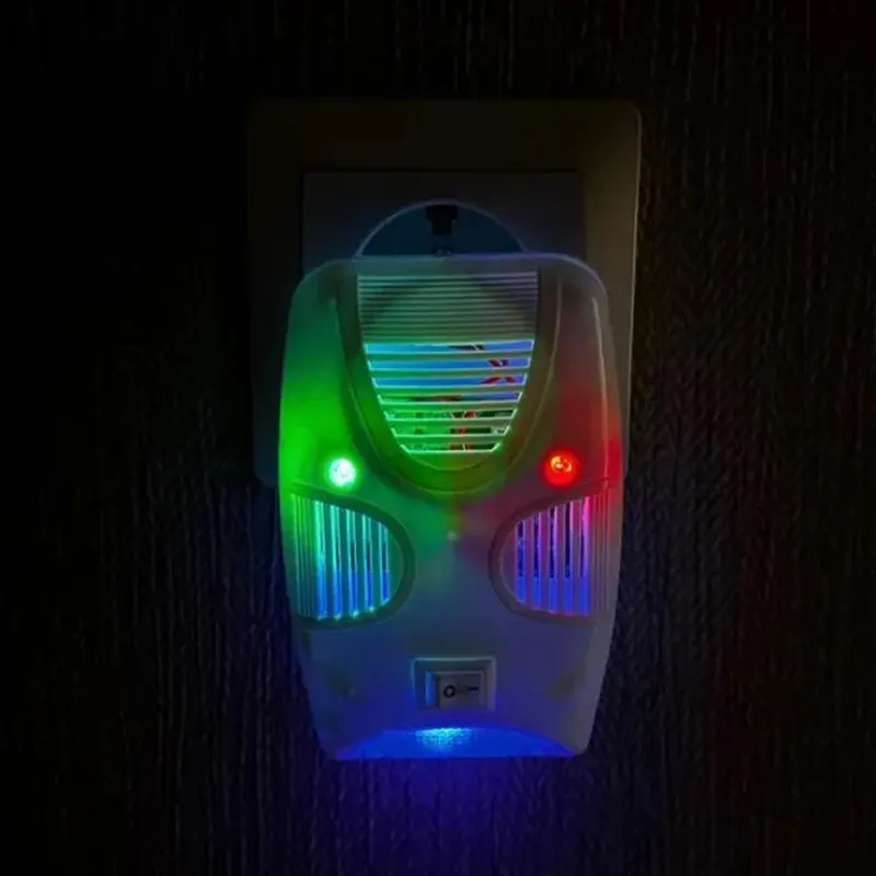 Ультразвуковой отпугиватель Riddex светится ночью