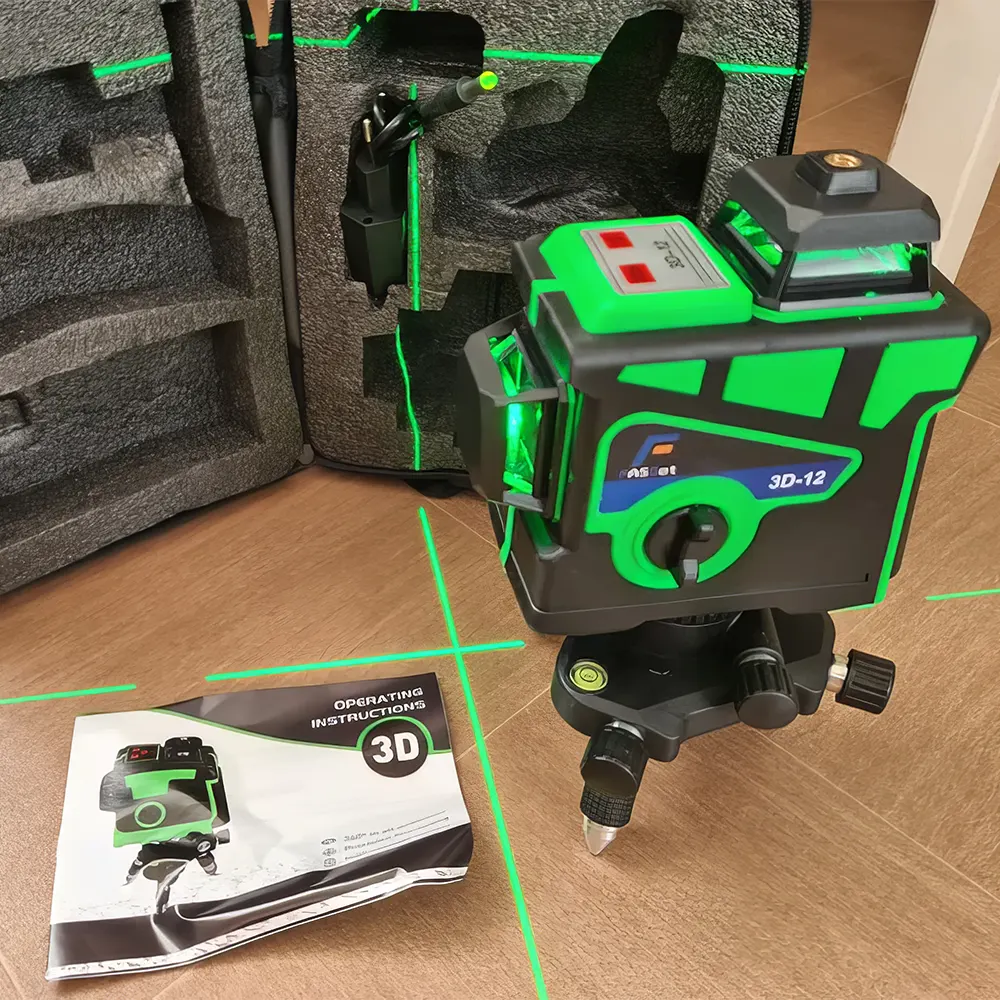 Лайв фотография нивелира на штативе рядом с инструкцией и кейсом для хранения и переноски